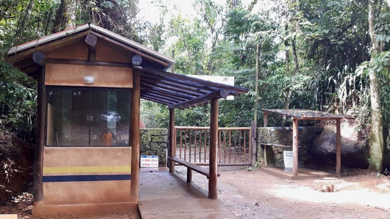 trilha cachoeira da lage Ilhabela