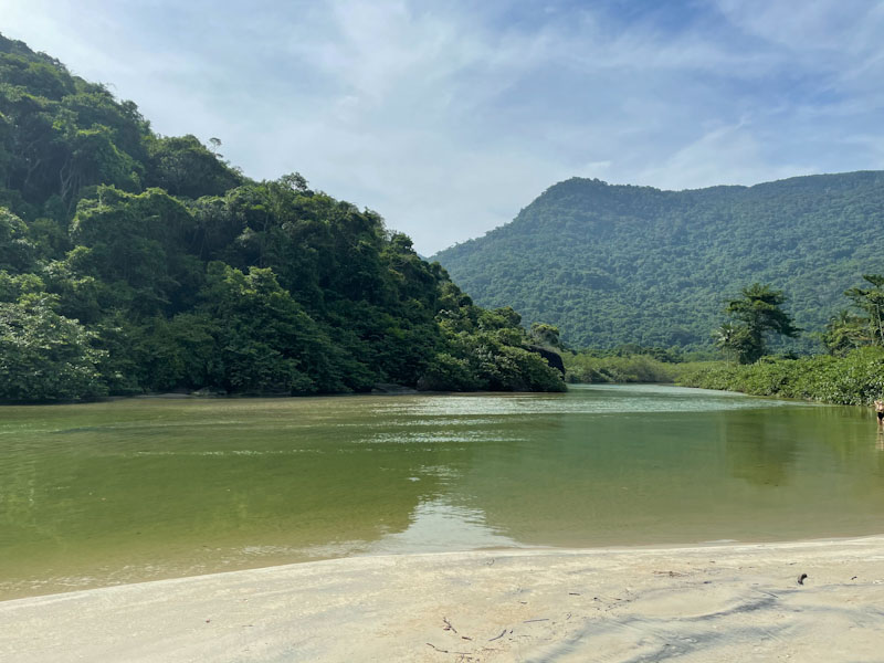 Praia de dois rios ilha grande