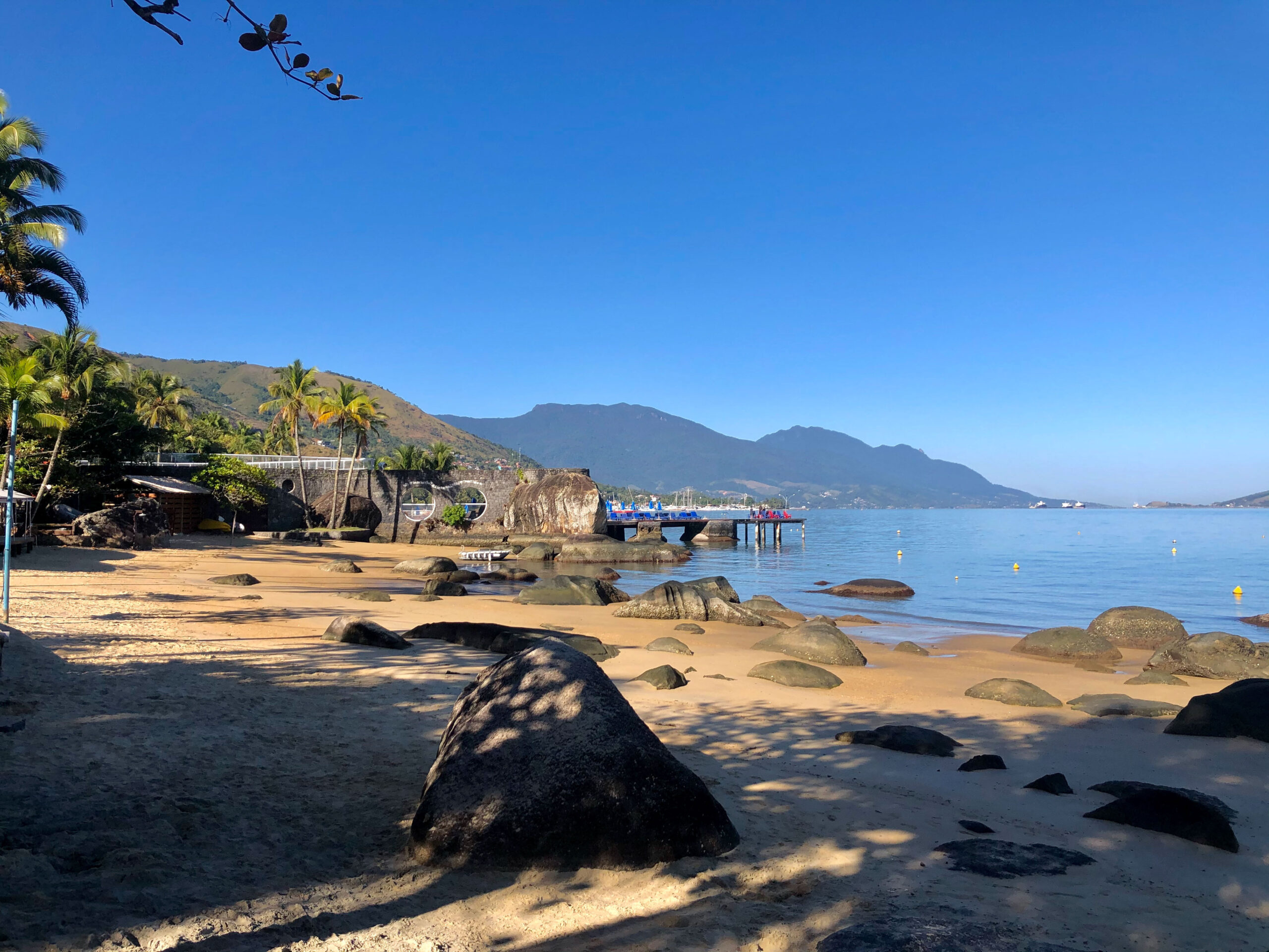 Praia do Viana é urbana e tem águas claras, mornas e tranquilas. É ideal  para crianças e quem busca tranquilidade. - Picture of Ilhabela, State of  Sao Paulo - Tripadvisor