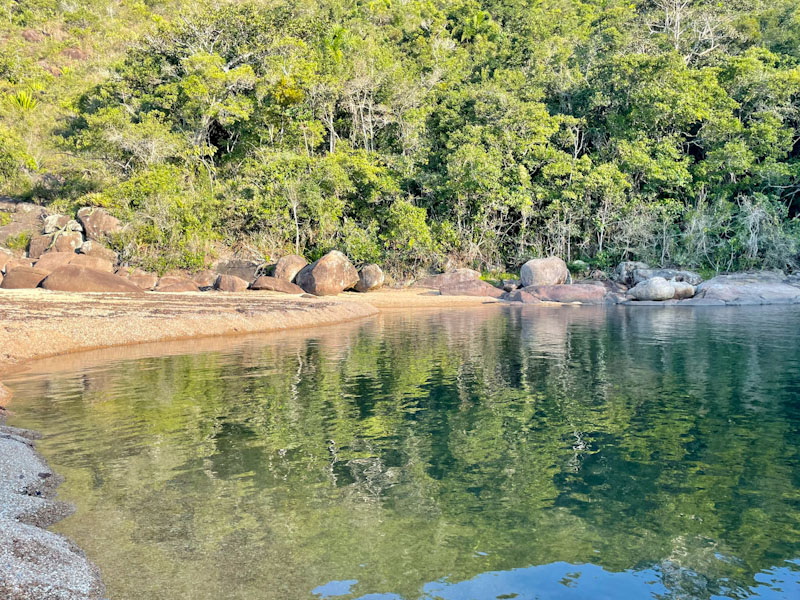 praia do poço Ilhabela